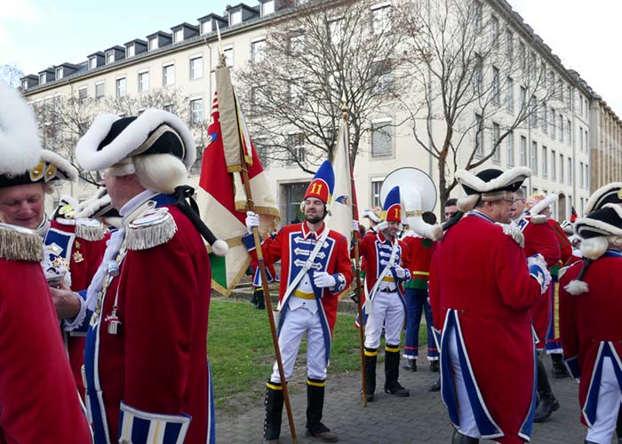 																								<h3>Neujahresumzug</h3>
																																			
